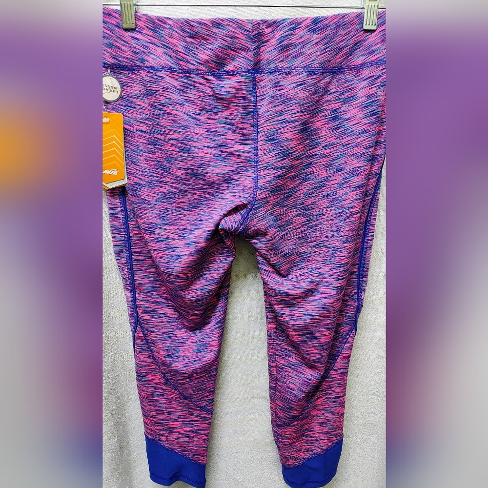AVIA Capri-Length Leggings, Size Medium - Picture 2 of 5